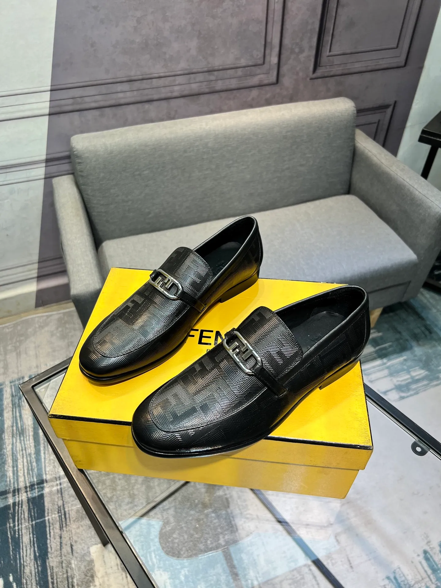 Men's shoes 💰940 [FENDI] Fendi men's business casual leather shoes imported brand cloth/calf leather/open edge beads/brand logo printing -Inner lining: comfortable cowhide lining -Outsole: genuine leather outsole with rubber backing embedded in the heel, perfect injection molding -Super high quality control·Fine workmanship: highlighted (high-end·luxury·grade) -Size: 39-44.38.45.46 Customized, non-returnable